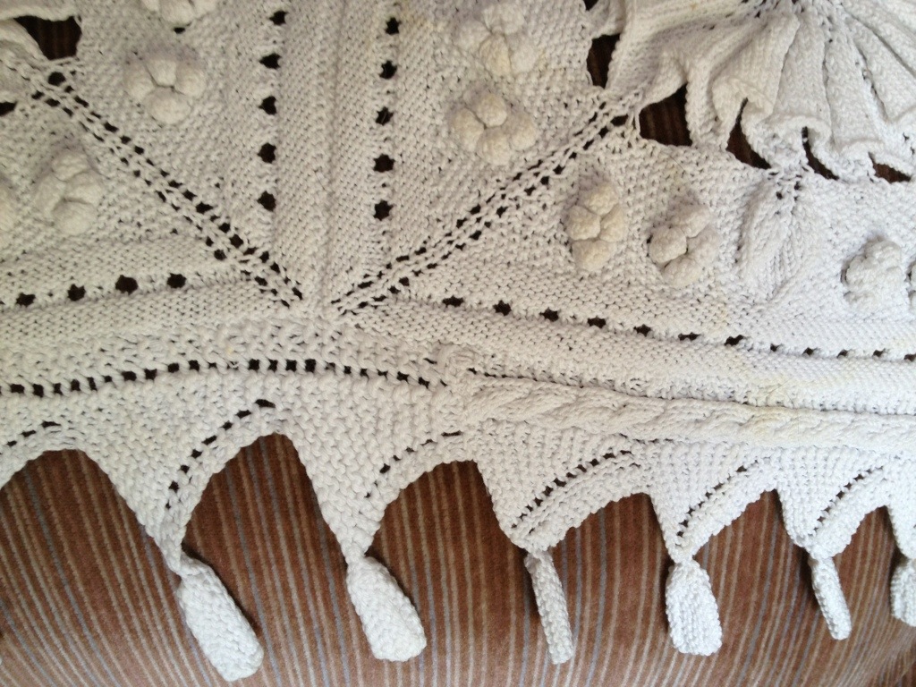 Counterpane border closeup