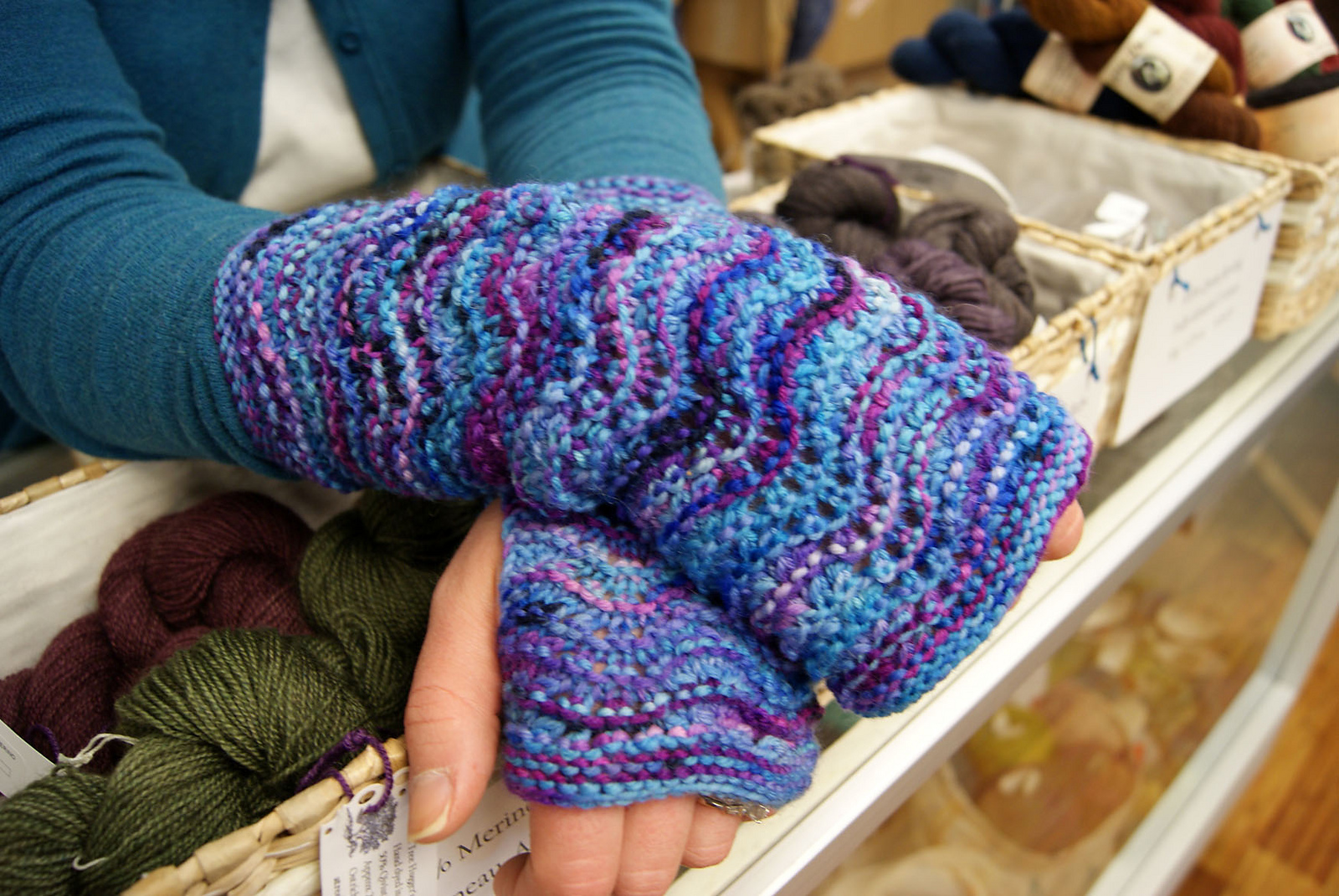 European Summers Mitts & Cowl - Image 2