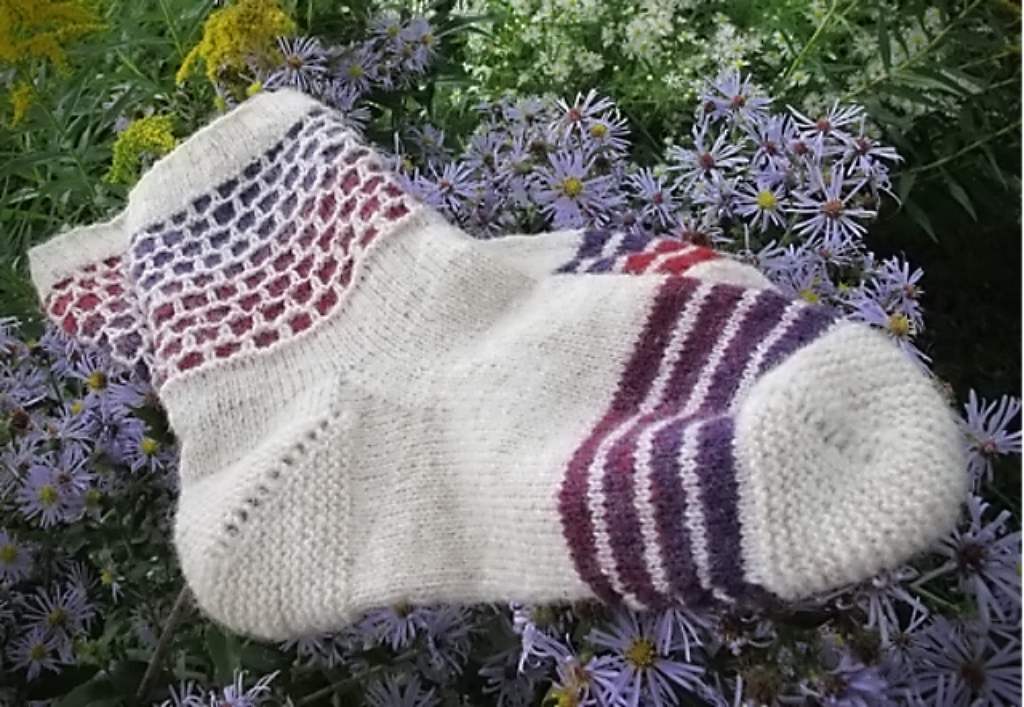 Hornet's Honey Socks Knitting Pattern