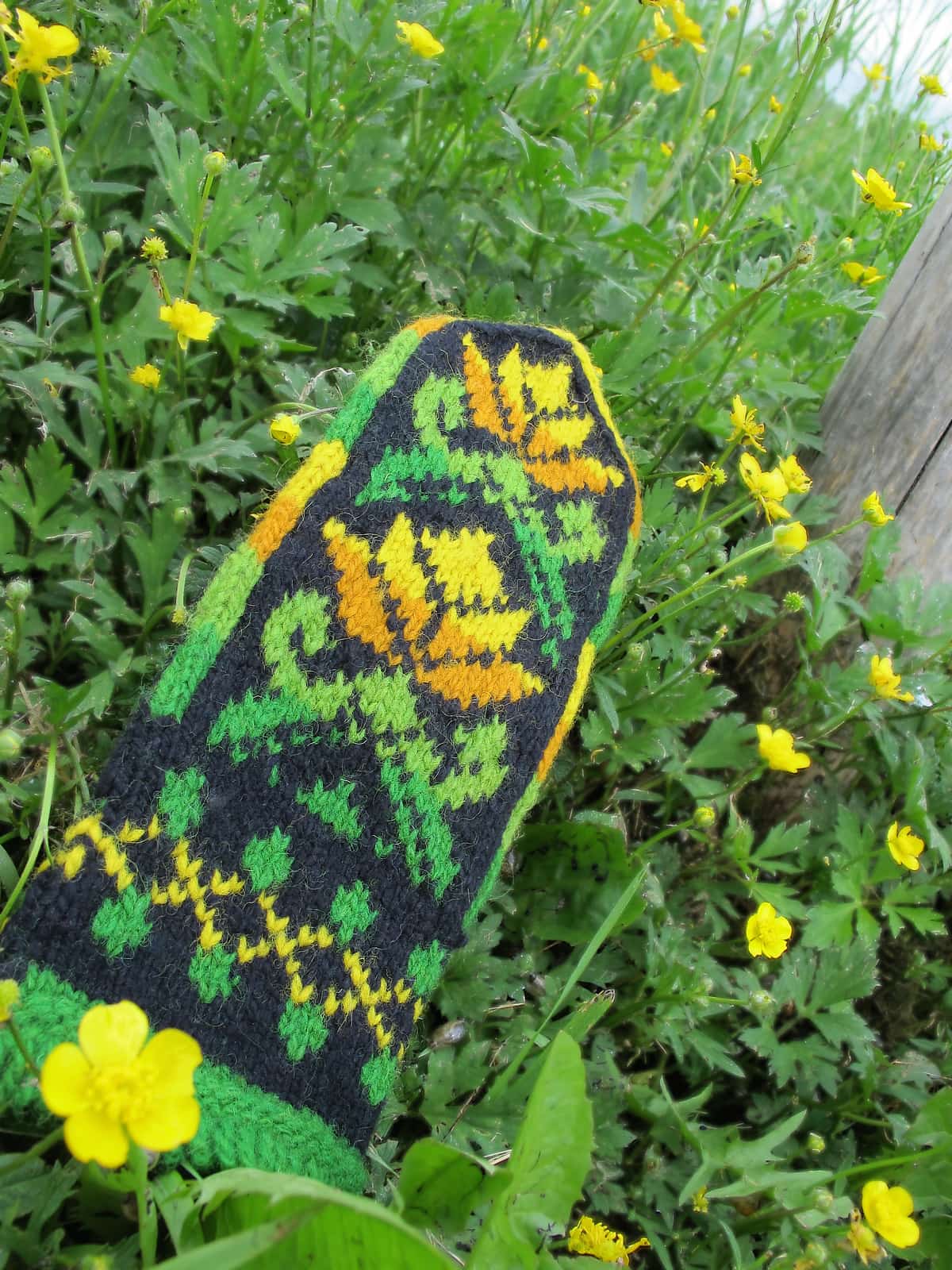 Summer Lilies - Vasaros Lelijos Knitting Pattern