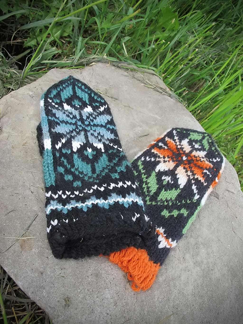 Žiedas - Blossoms Mittens Pattern