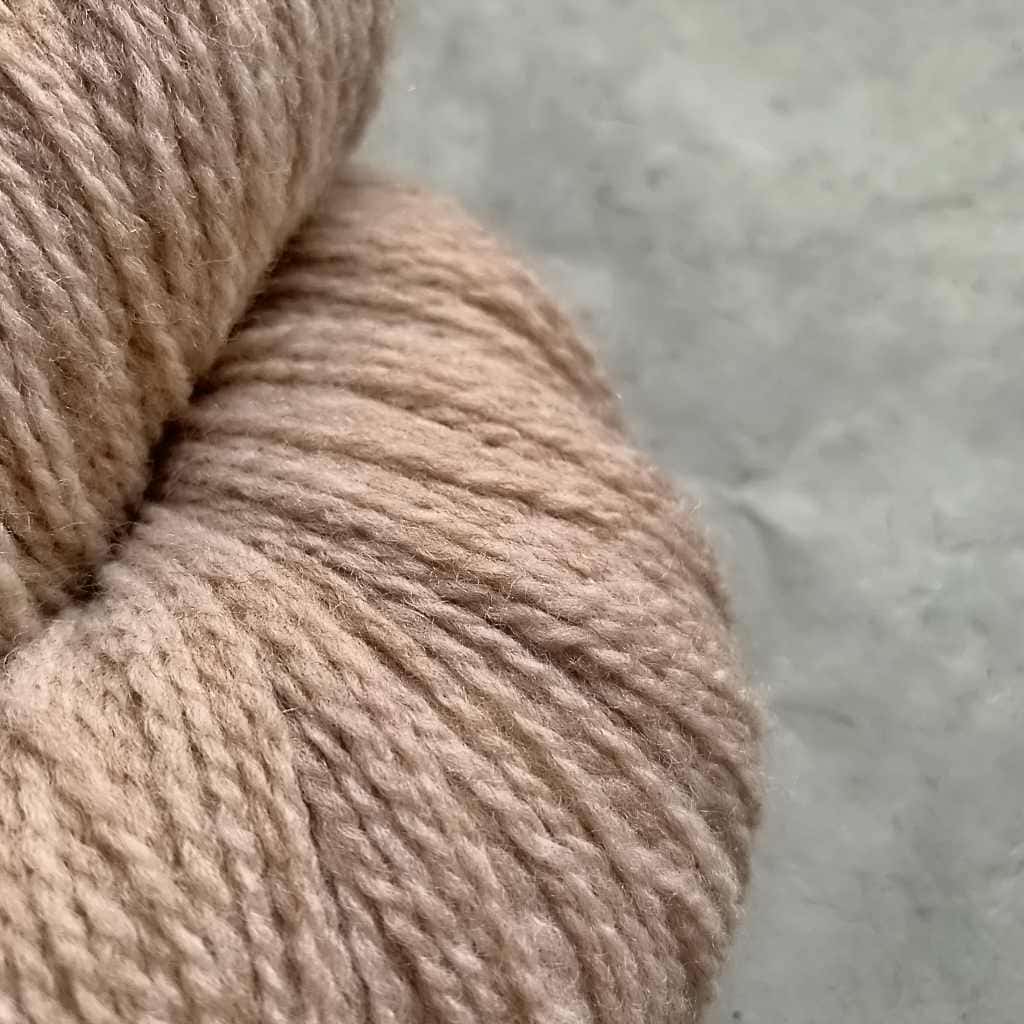 Fine Highland - 1348 - Fingering Undyed - Image 2