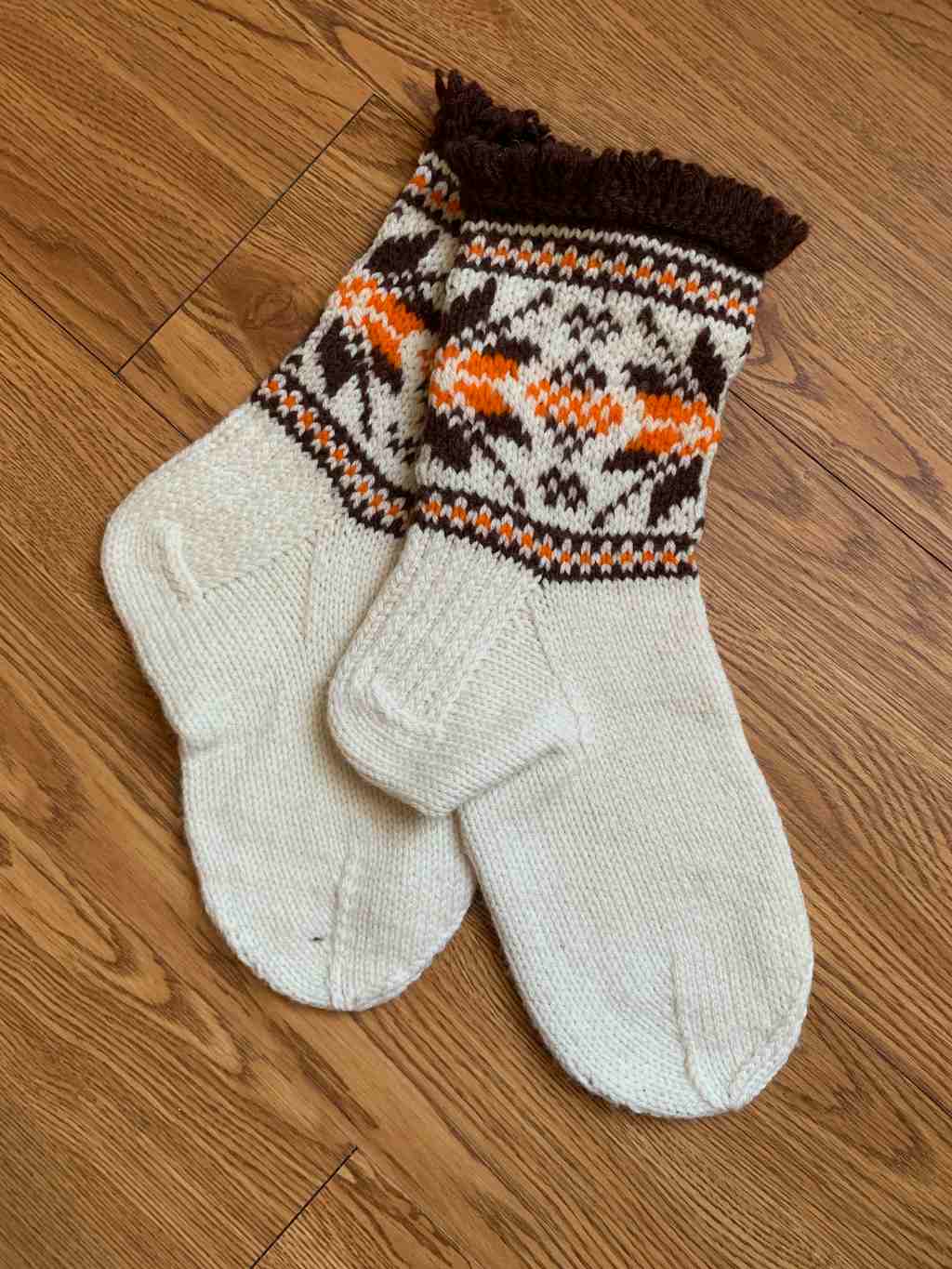 Lithuanian Knitted Socks - 5381