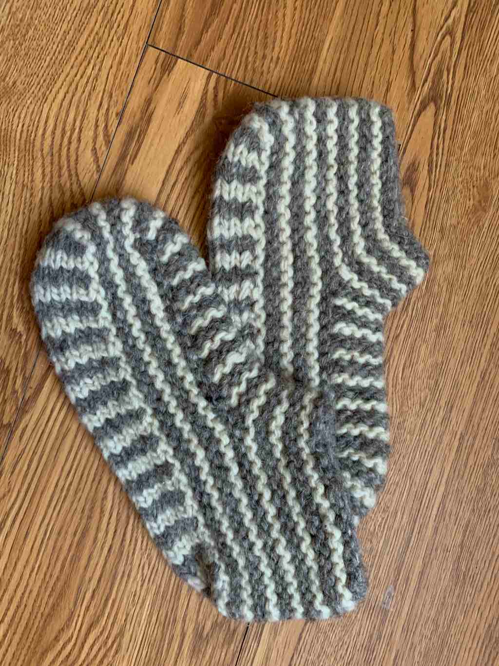 Bosnian Knitted Socks - 5393